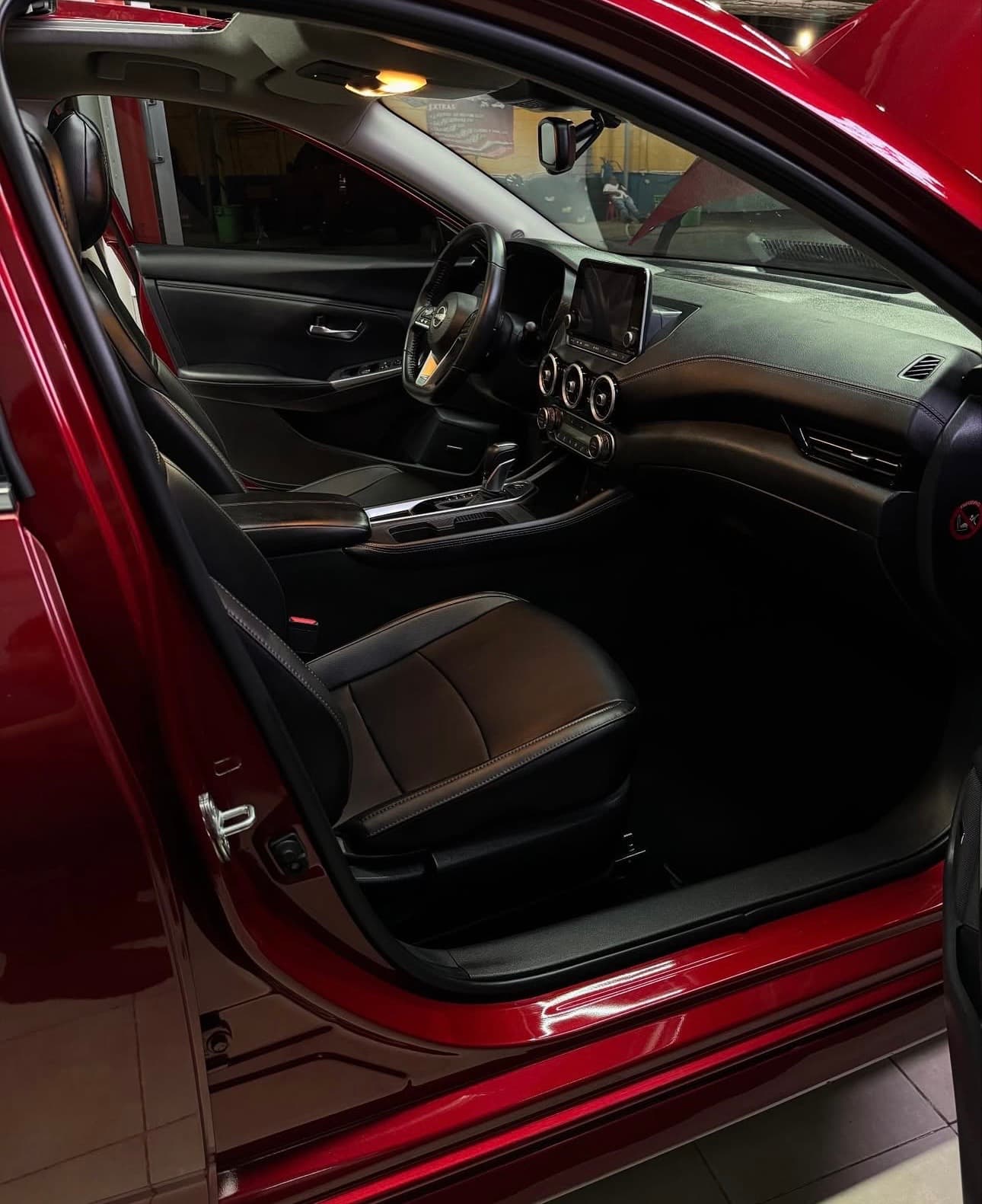 Interior completo con puerta abierta